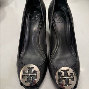 Tory Burch Black Leather Flats with Signature Logo